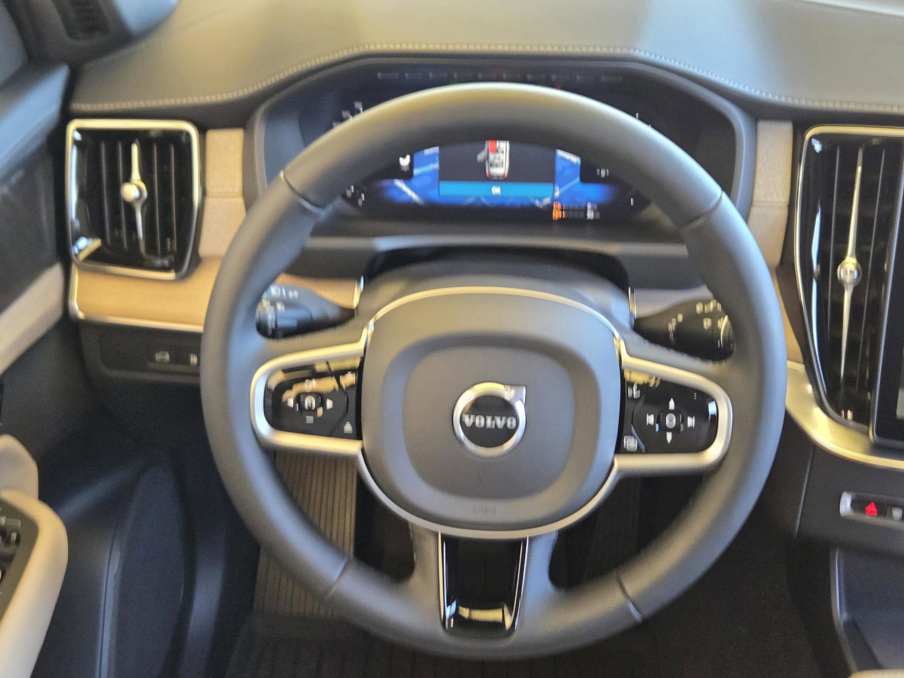 New 2026 Volvo XC90 T8 Plus w/ Protection Package Premier image 28