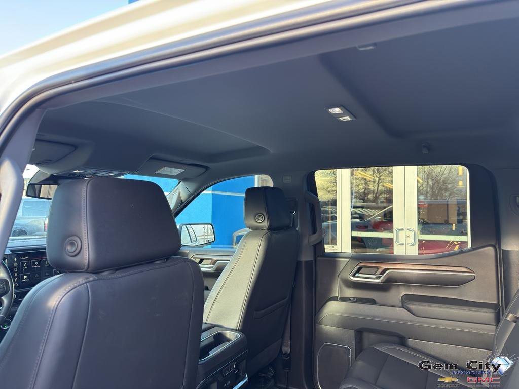 Used 2023 GMC Sierra 1500 SLT w/ SLT Premium Plus Package AWD/4WD image 11