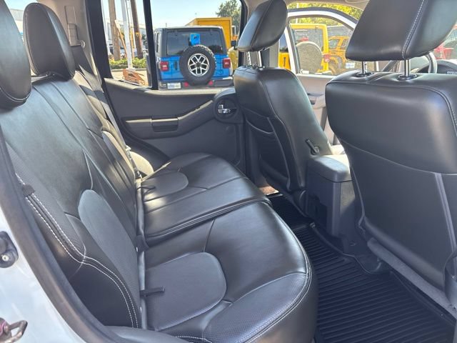 Used 2015 Nissan Xterra PRO-4X w/ Pro-4x Leather Package AWD/4WD image 29