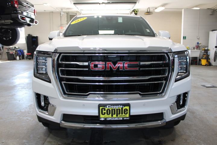 Used 2022 GMC Yukon SLT w/ SLT Luxury Package AWD/4WD image 3