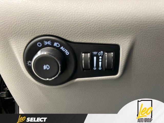 Used 2022 Jeep Compass Limited w/ Sun and Sound Group AWD/4WD image 12