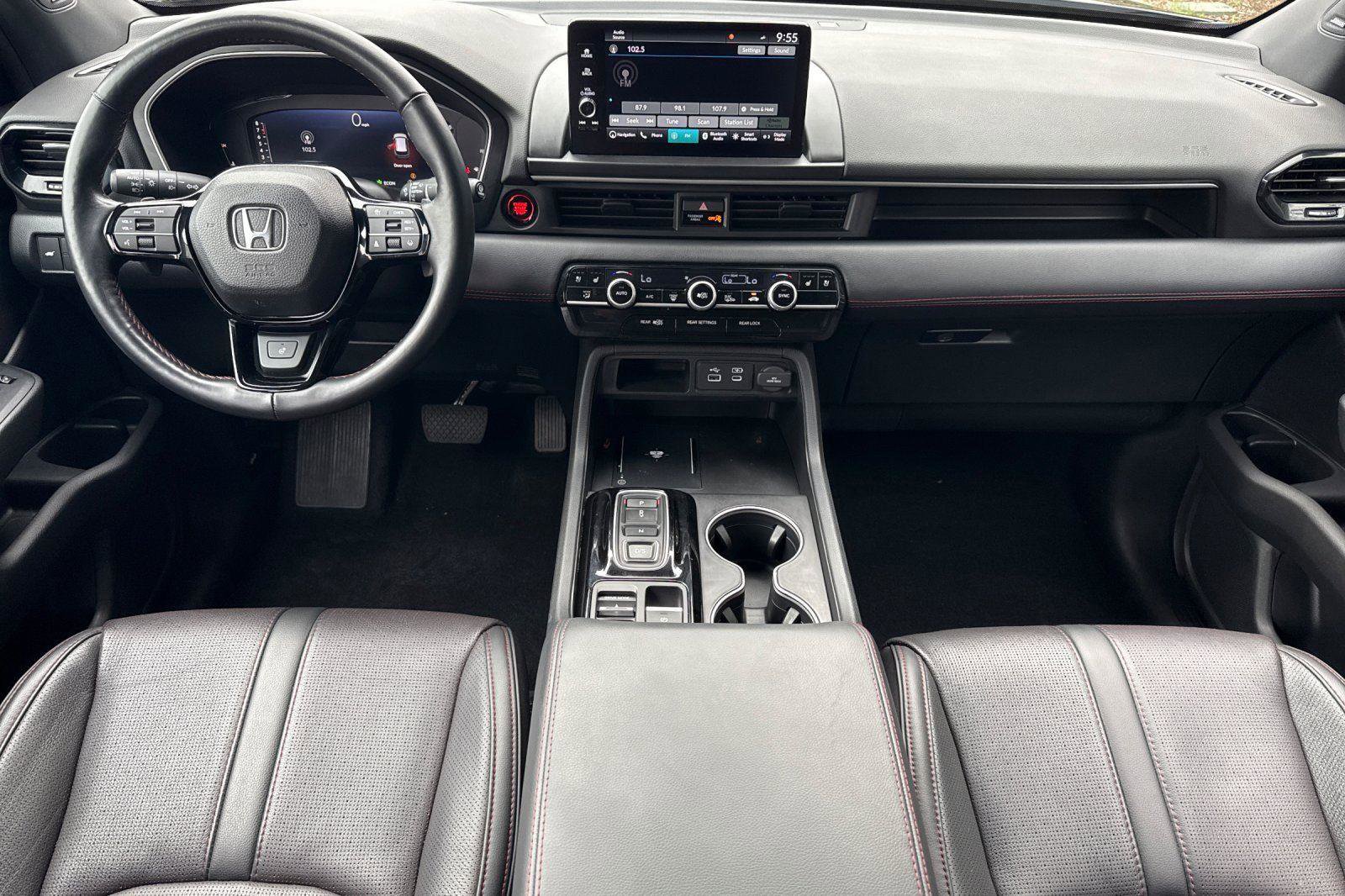 Certified 2025 Honda Pilot Black Edition image 9