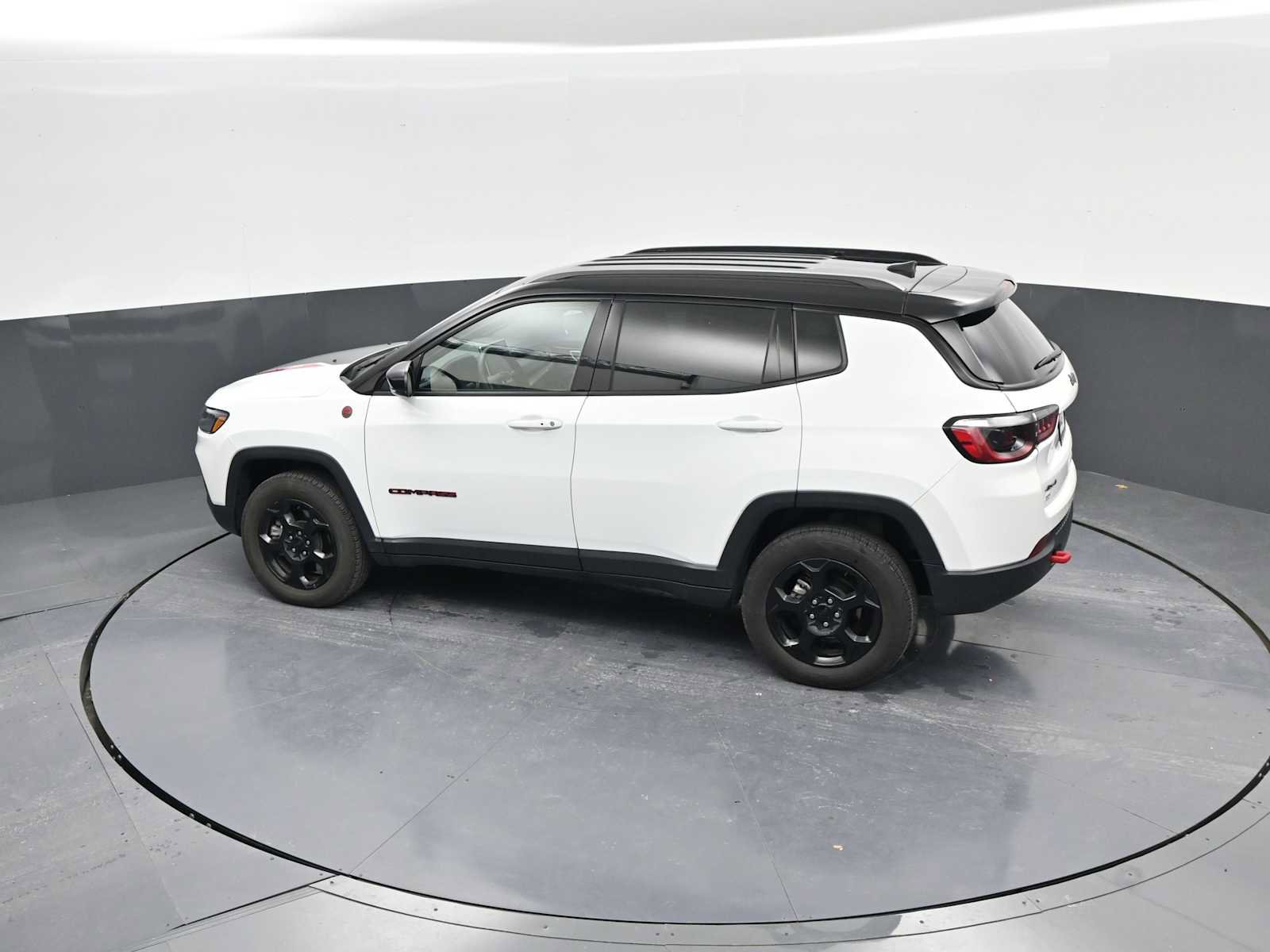 Used 2024 Jeep Compass Trailhawk image 34