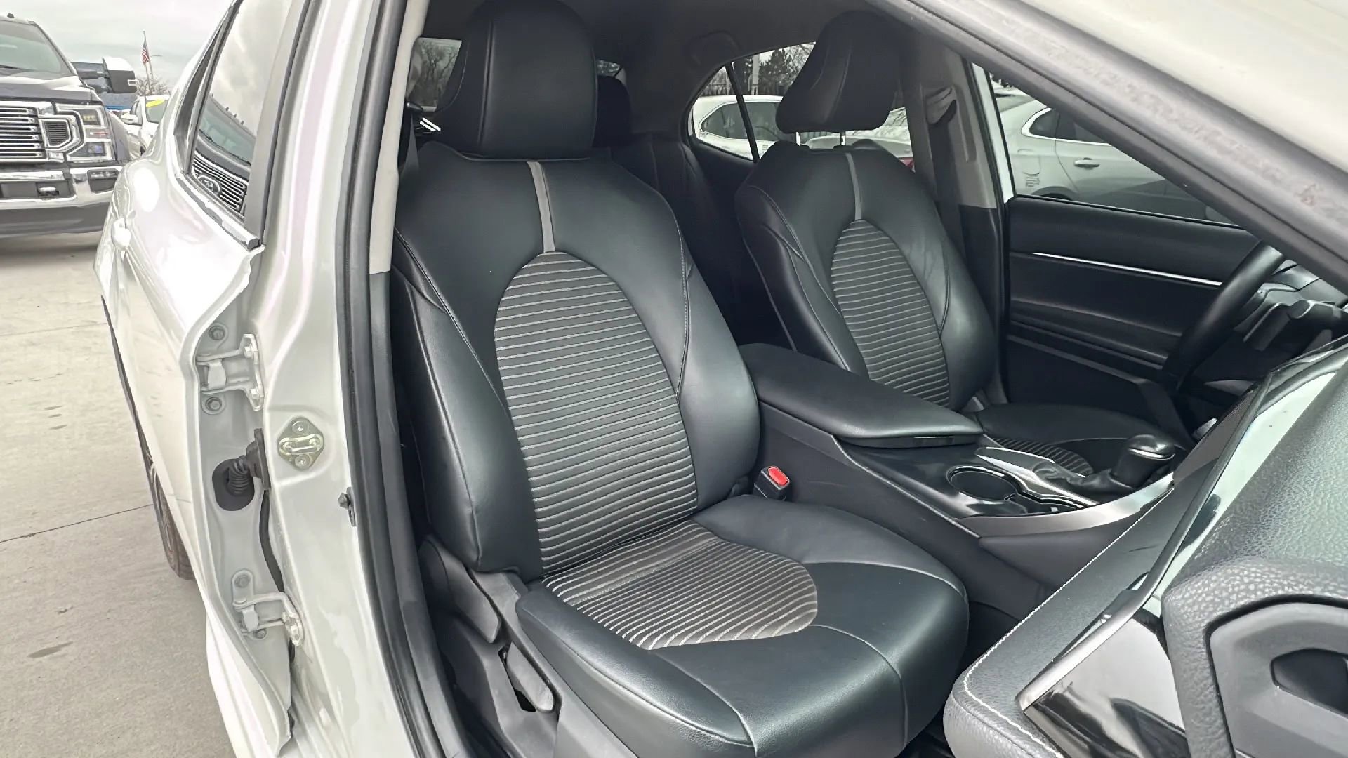 Used 2020 Toyota Camry SE image 17