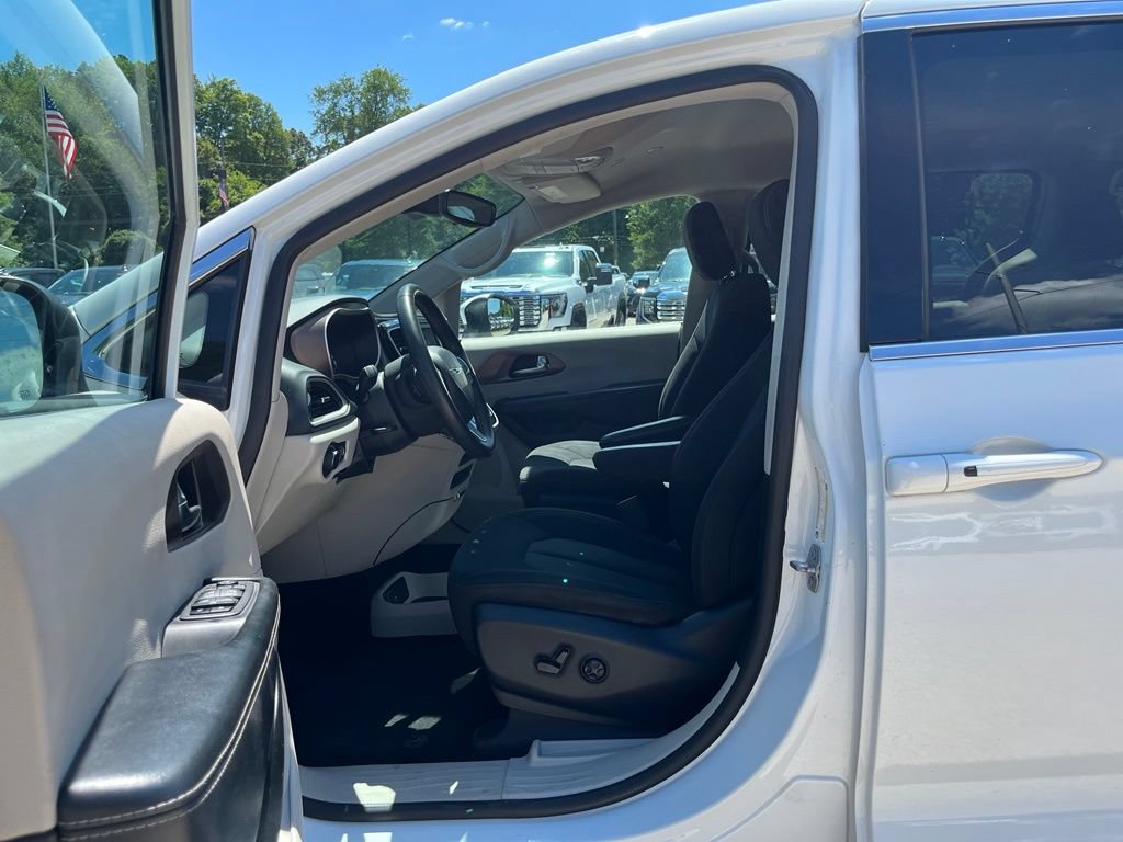 Used 2023 Chrysler Voyager LX FWD image 21