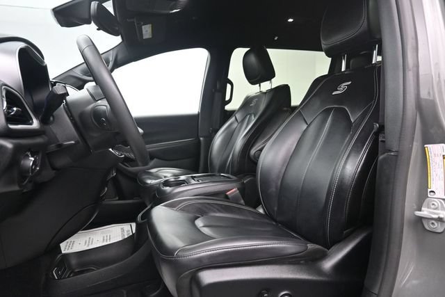 Used 2023 Chrysler Pacifica Touring-L w/ S Appearance Package FWD image 15