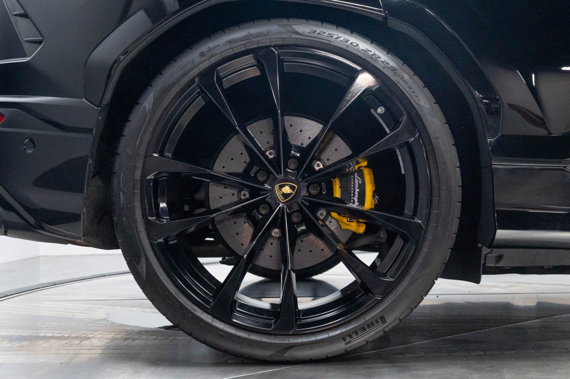 Used 2019 Lamborghini Urus AWD/4WD image 34