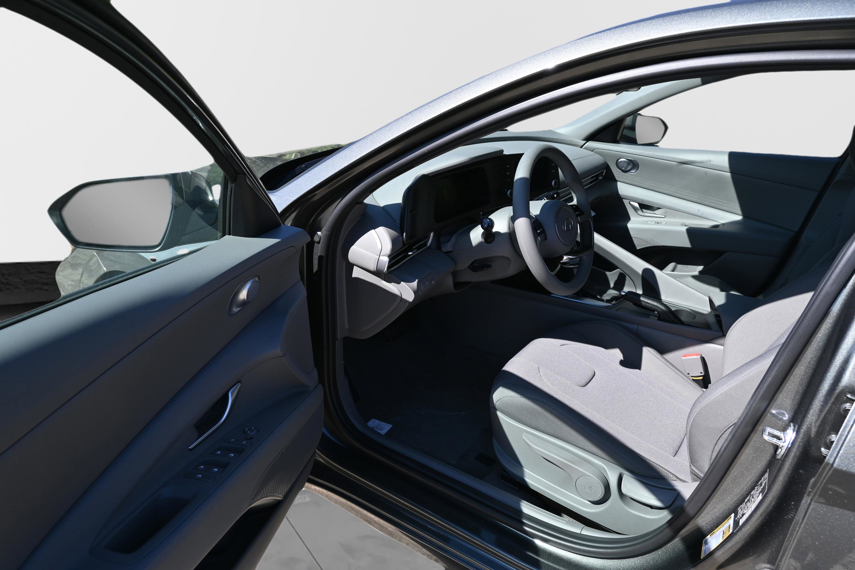 Certified 2025 Hyundai Elantra SE FWD image 10