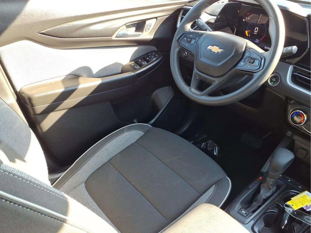 Used 2025 Chevrolet TrailBlazer LT image 10