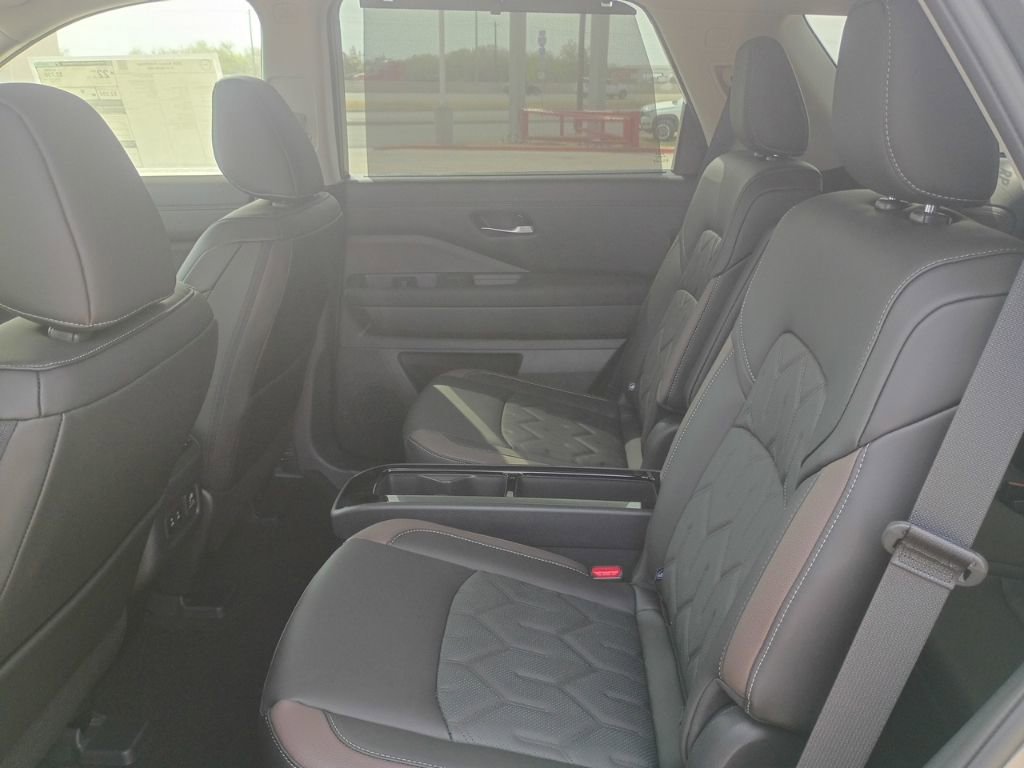 New 2026 Nissan Pathfinder Platinum image 34