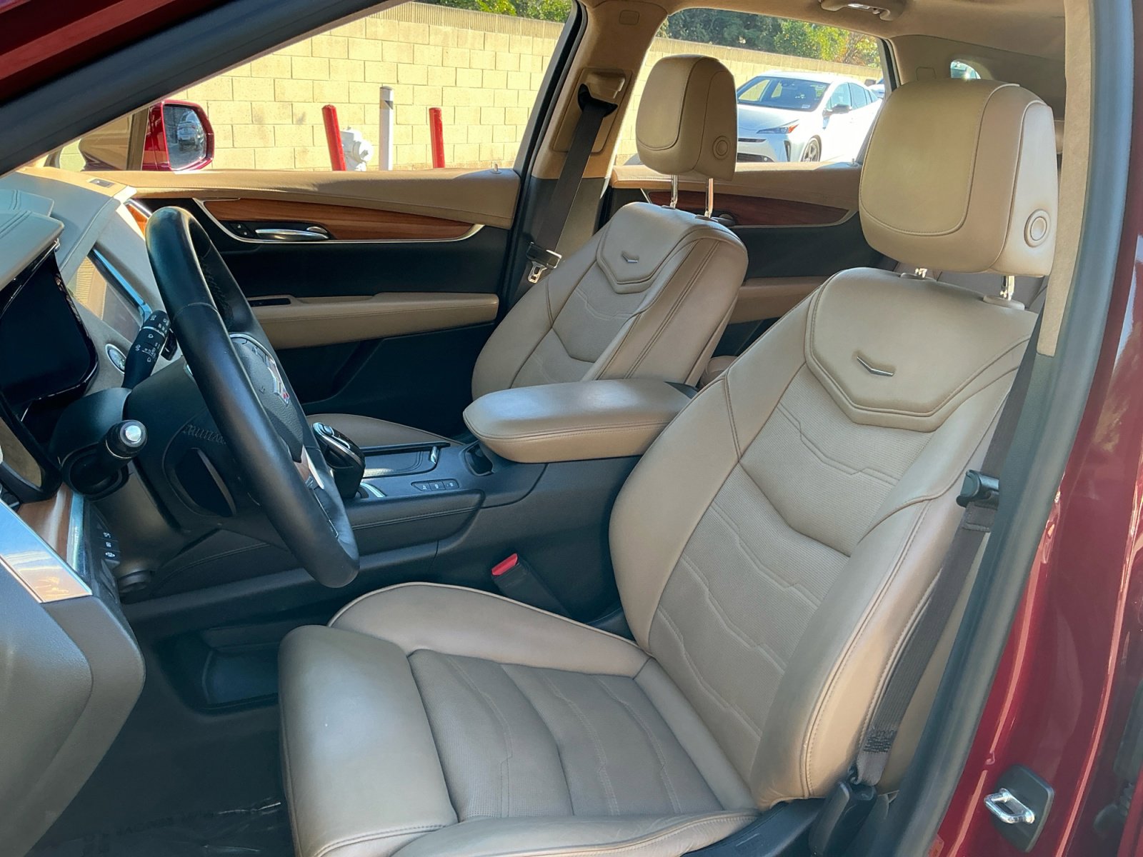 Used 2017 Cadillac XT5 Platinum w/ Driver Assist Package image 19