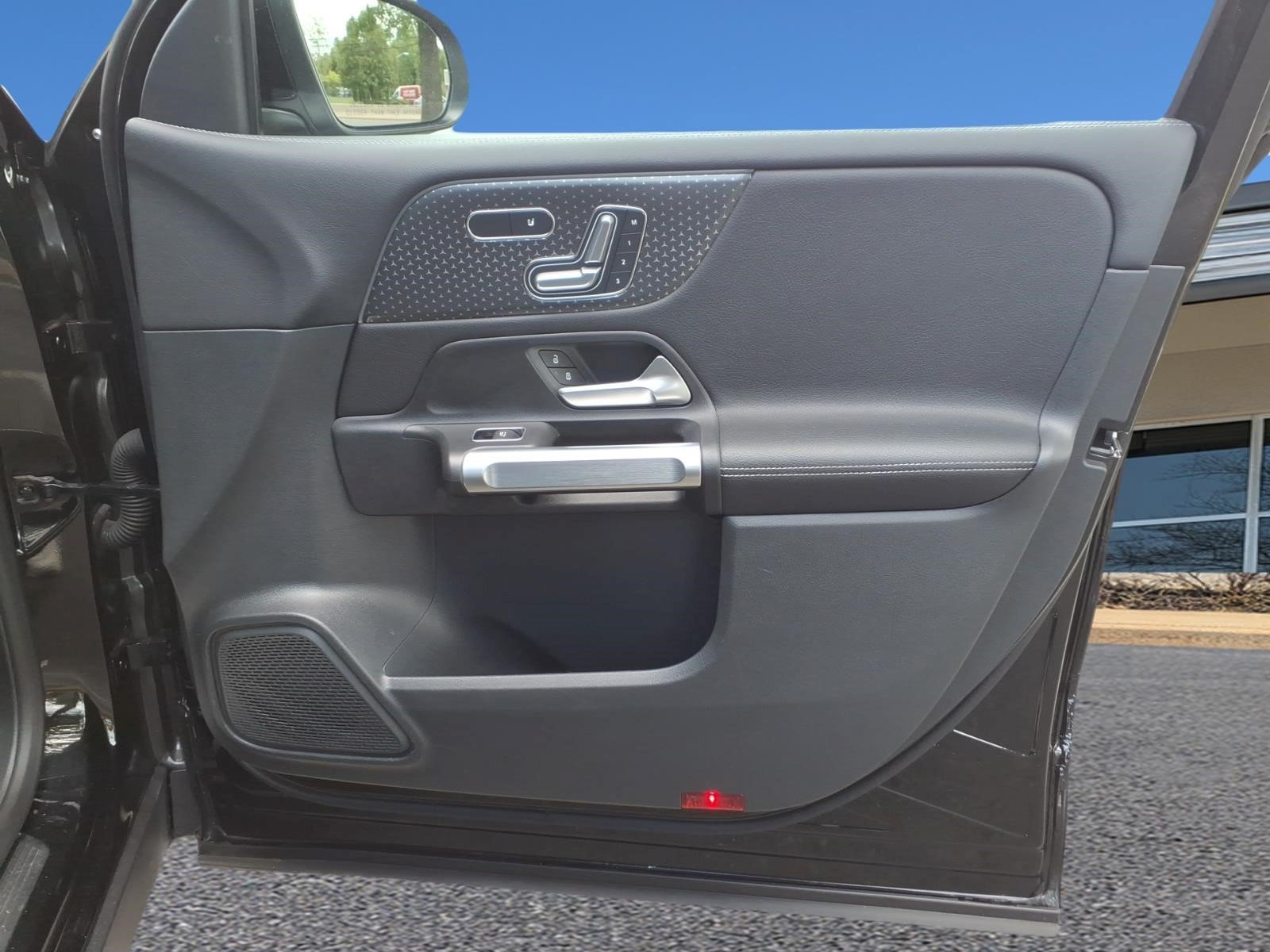 Certified 2025 Mercedes-Benz GLB 250 4MATIC image 29