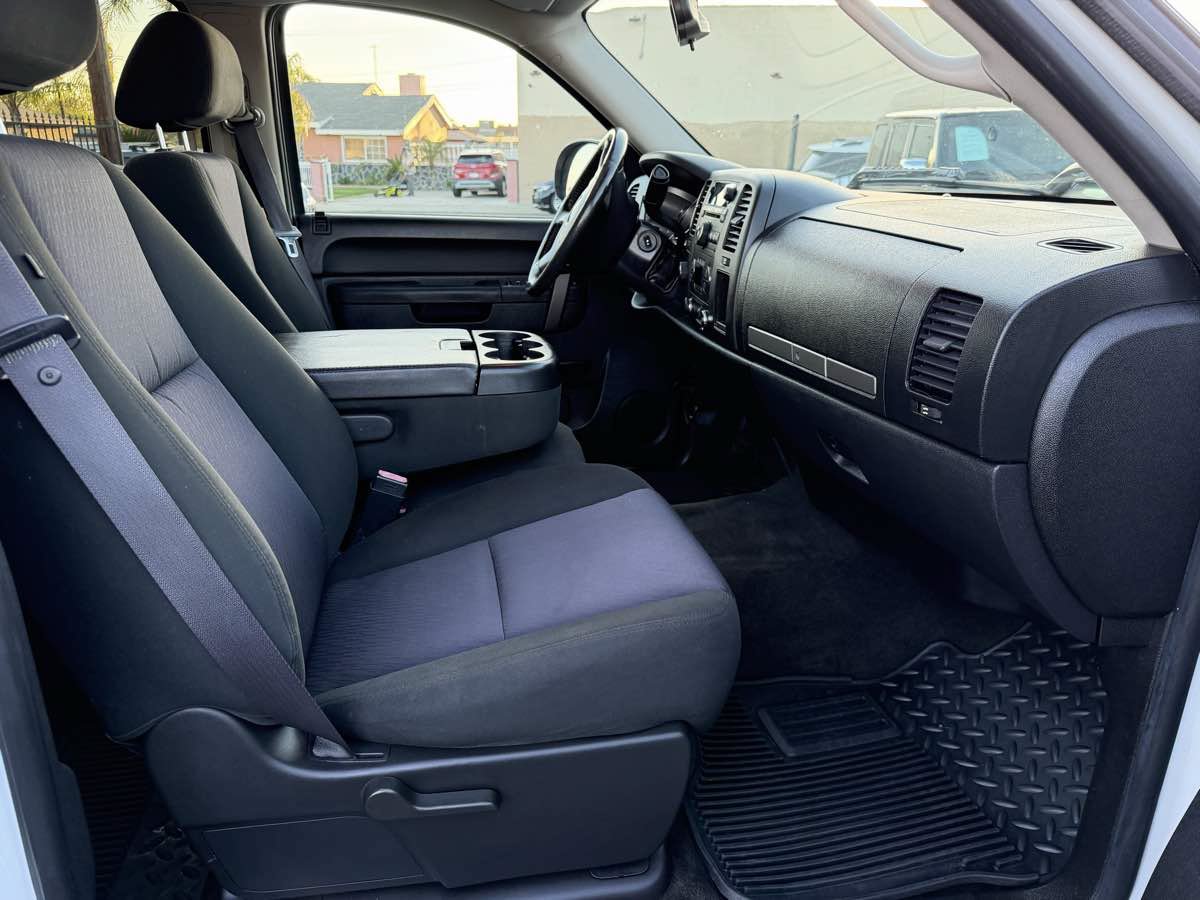 Used 2011 Chevrolet Silverado 1500 LT w/ Regional Value Package AWD/4WD image 28