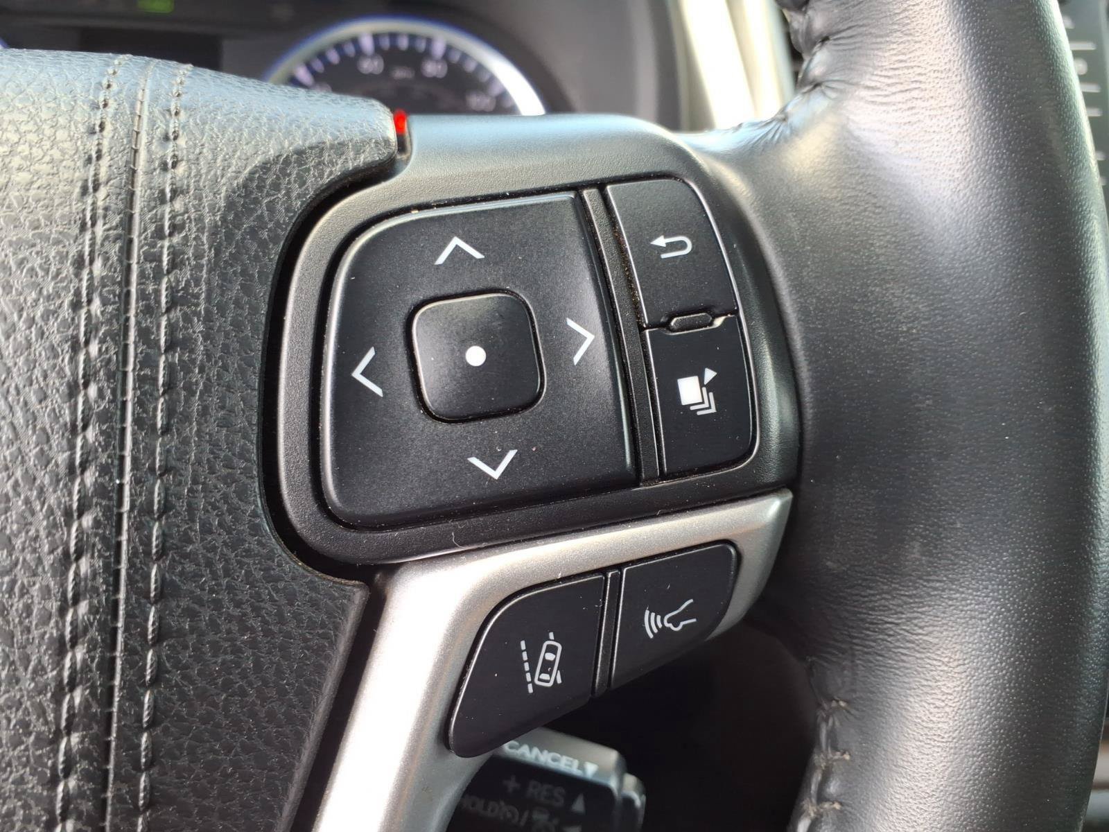 Used 2019 Toyota Highlander XLE AWD/4WD image 32