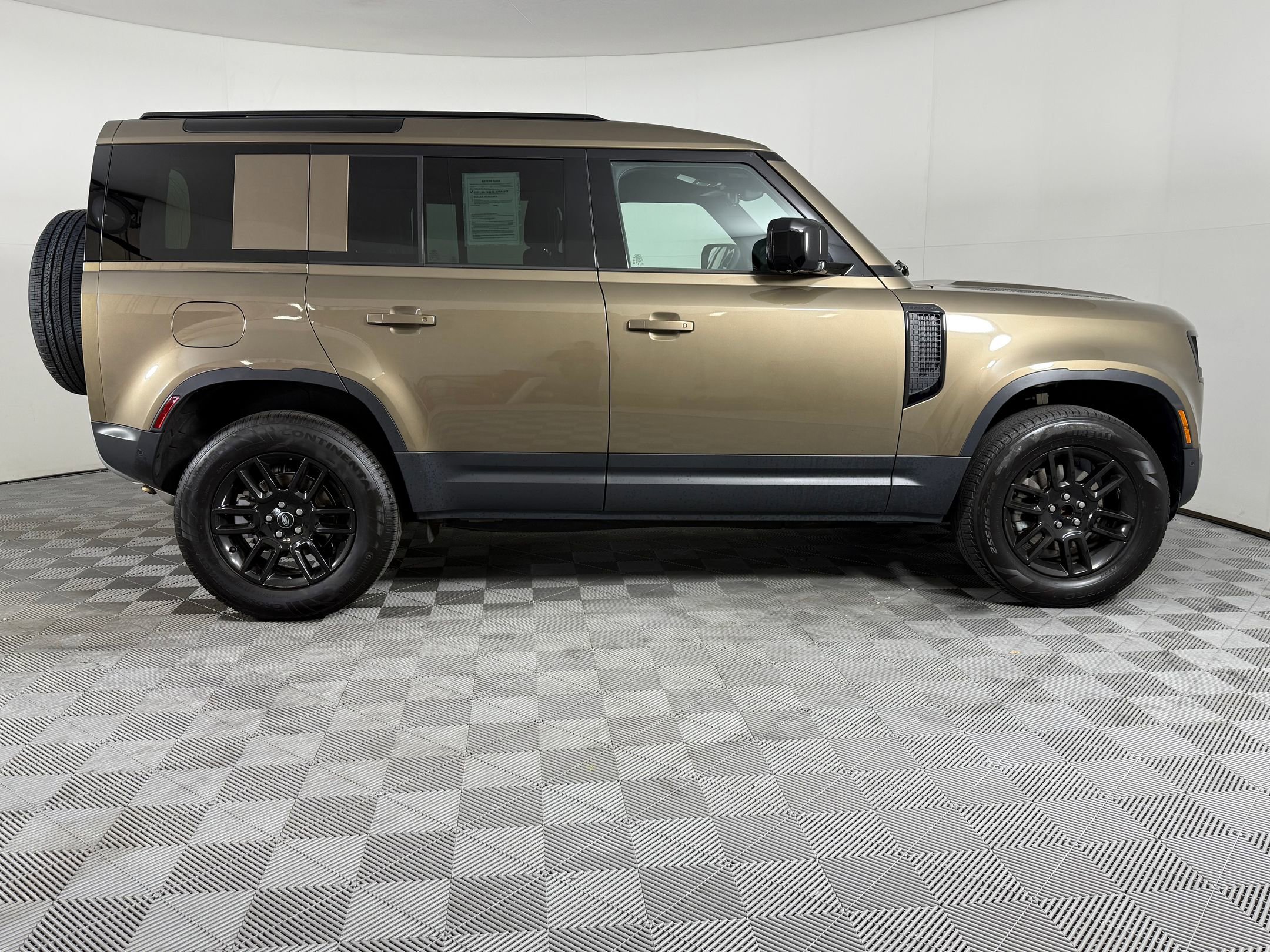 Used 2025 Land Rover Defender 110 S image 7