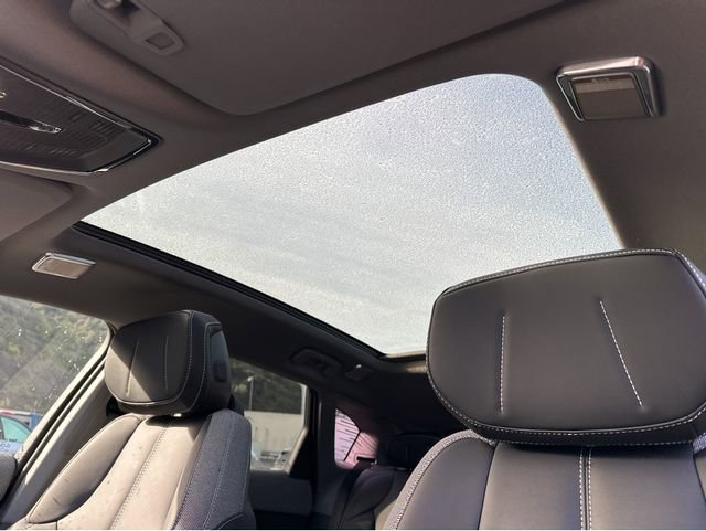 New 2026 Cadillac Optiq Luxury 1 image 7