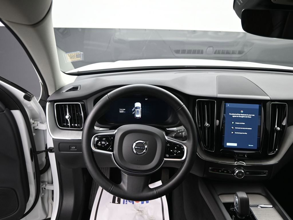 Used 2025 Volvo XC60 B5 Plus image 11