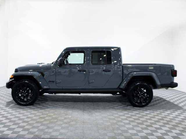 Used 2025 Jeep Gladiator Sport AWD/4WD image 3
