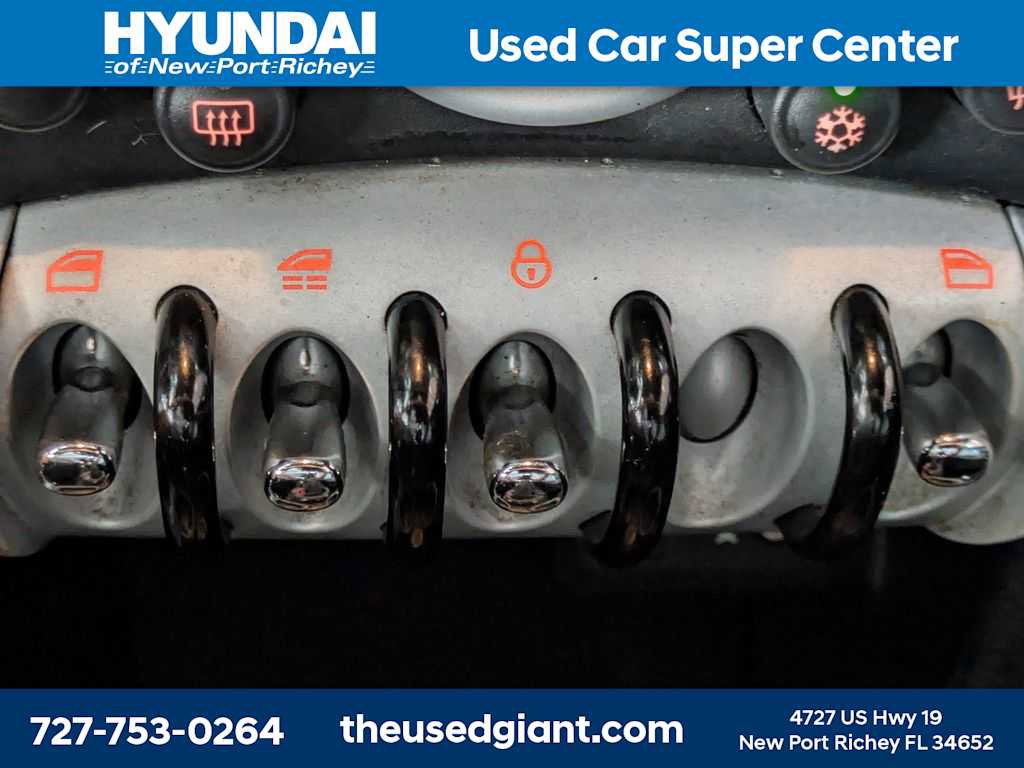 Used 2009 MINI Cooper Convertible w/ Cold Weather Pkg FWD image 25