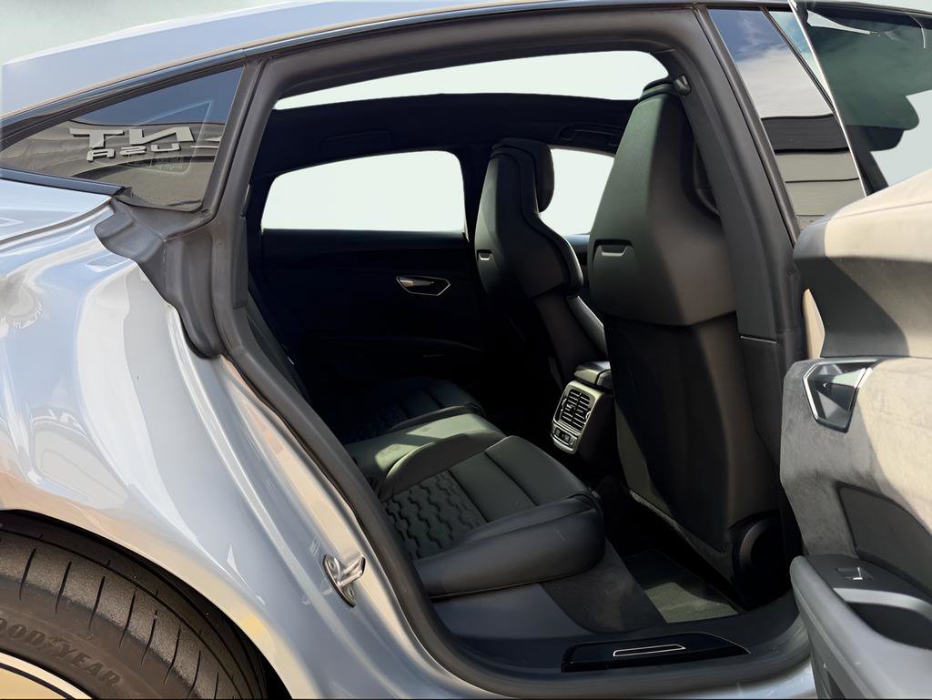 Used 2022 Audi e-tron GT Prestige image 27