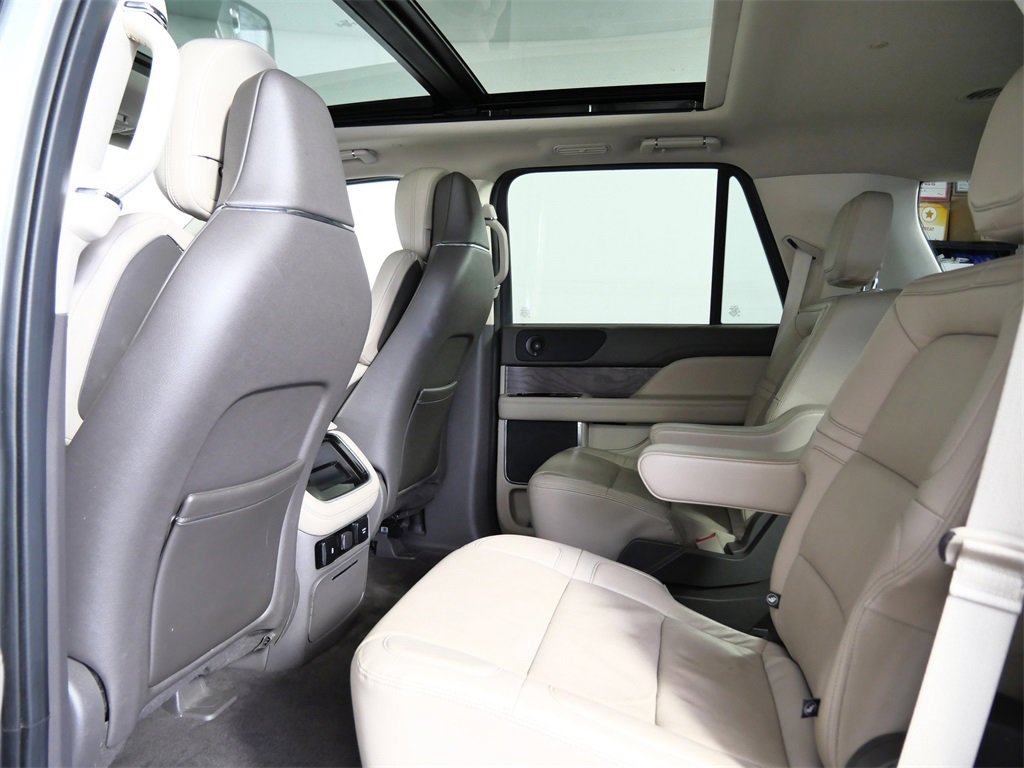 Used 2022 Lincoln Navigator Reserve image 14