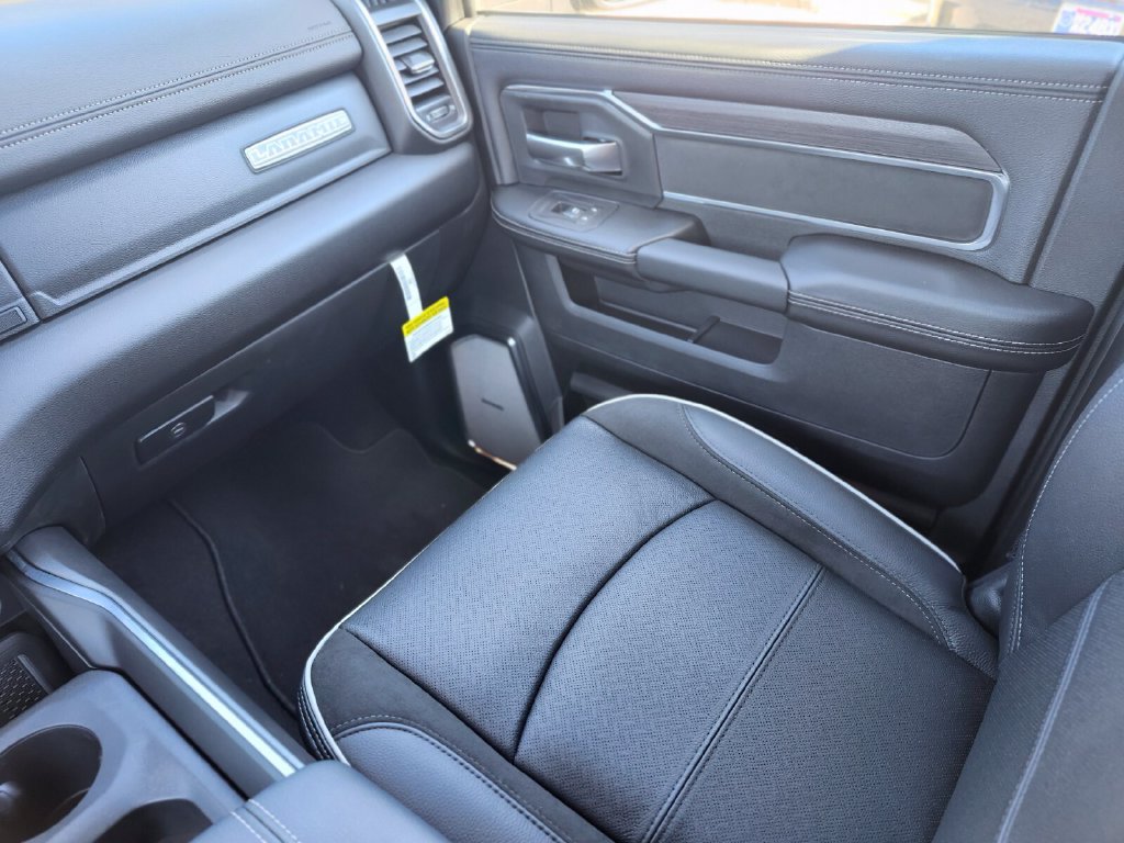 New 2026 RAM 2500 Laramie AWD/4WD image 15