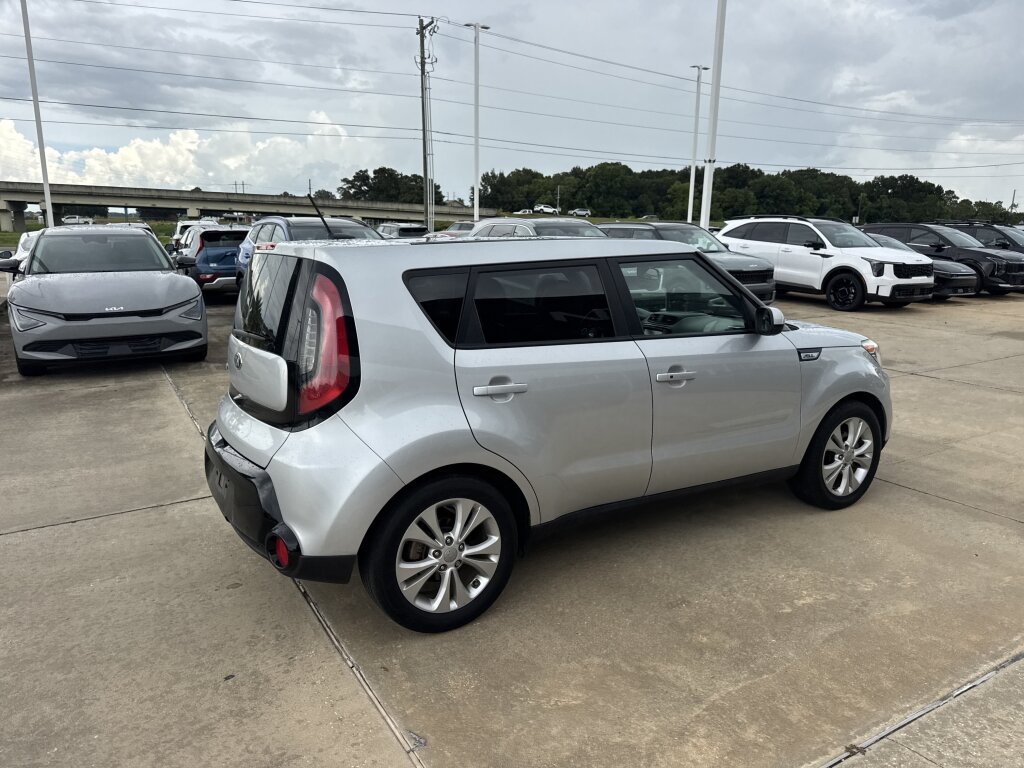 Used 2016 Kia Soul + w/ Primo Package FWD image 16