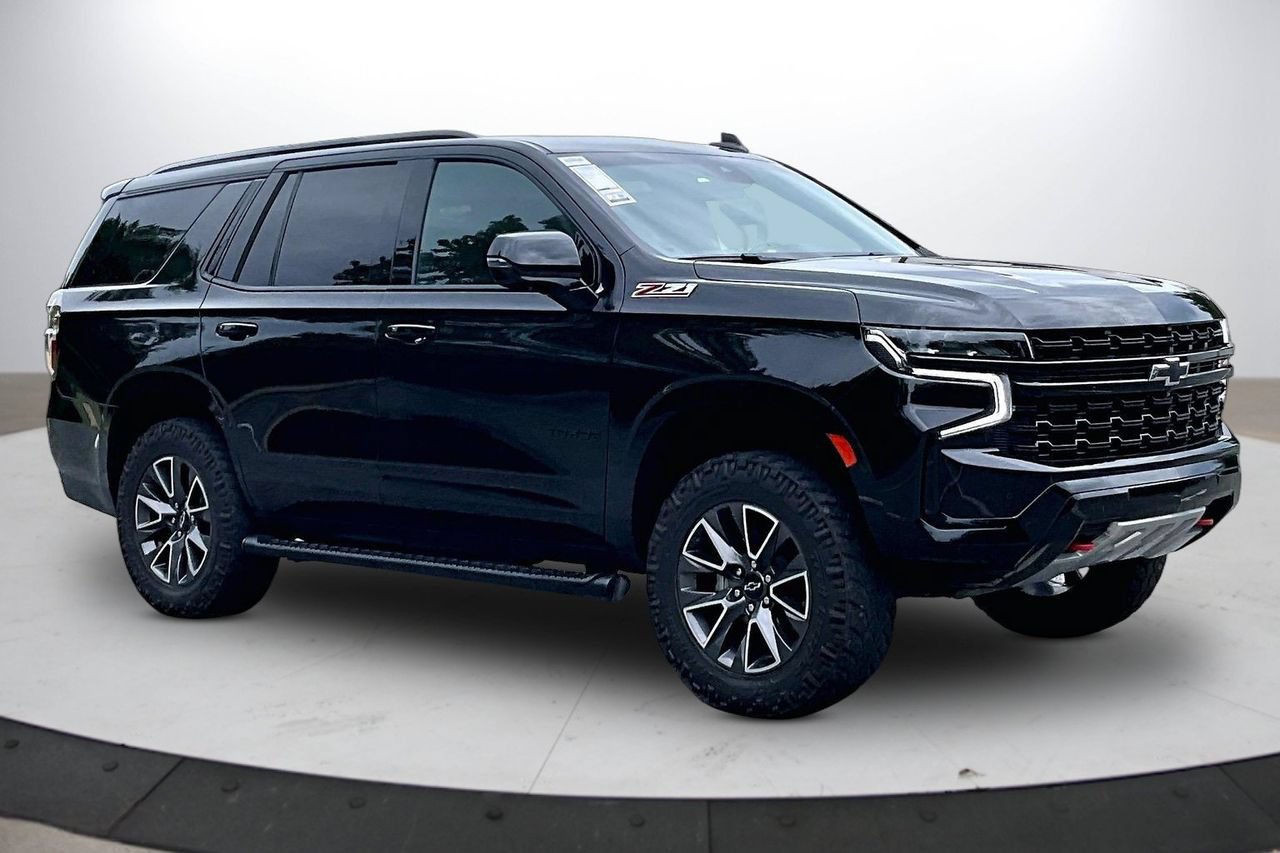 Used 2023 Chevrolet Tahoe Z71 w/ Luxury Package AWD/4WD image 2
