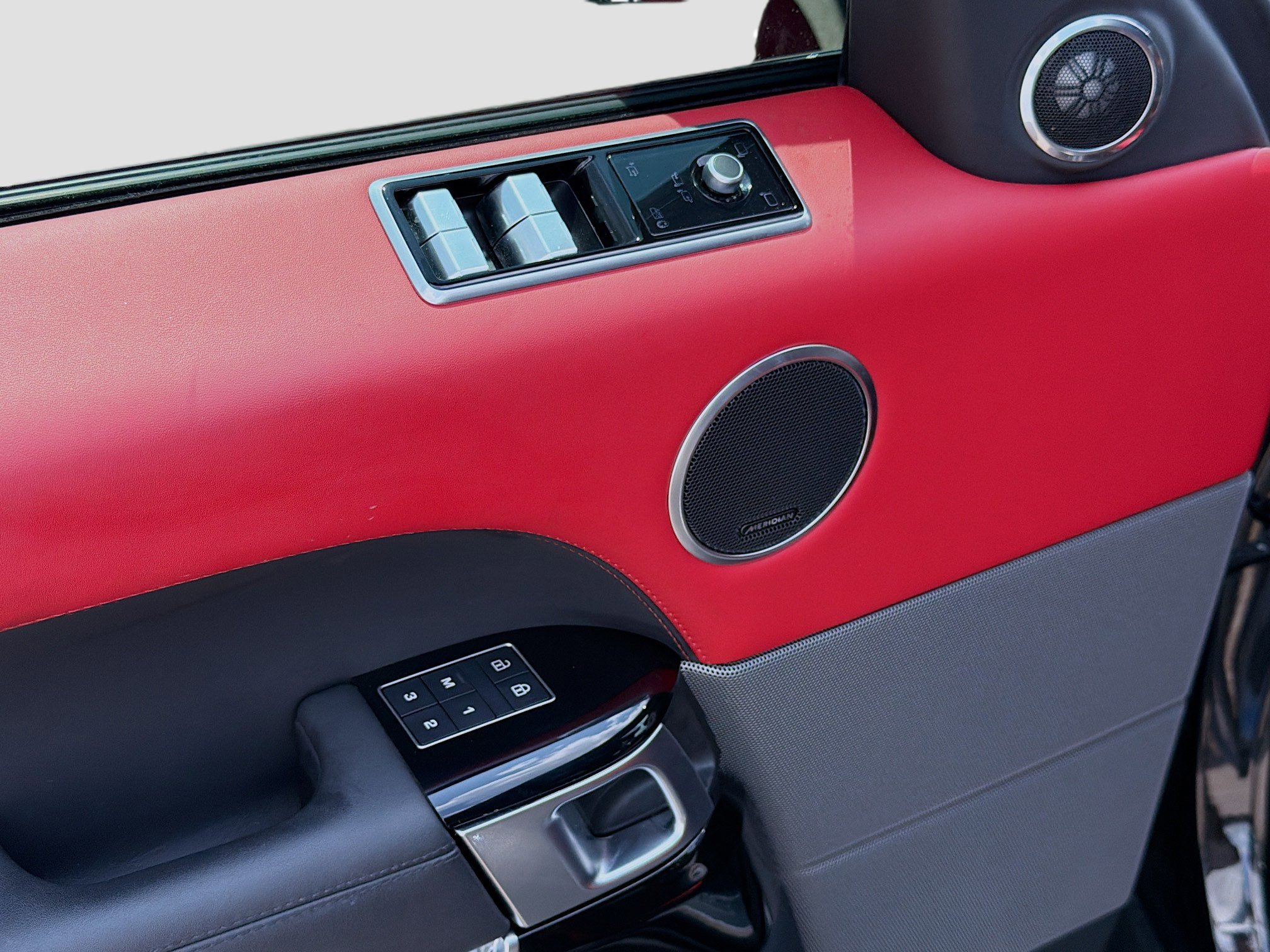 Used 2022 Land Rover Range Rover Sport HST image 23