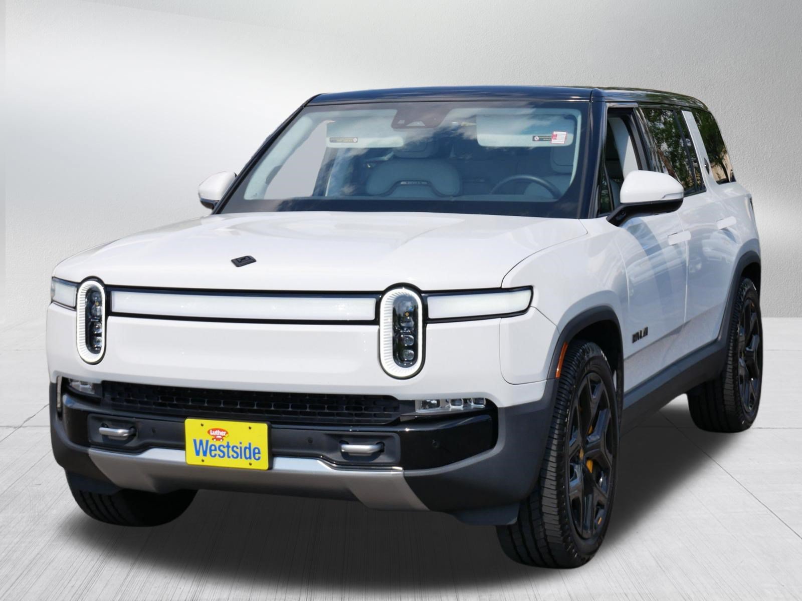 Used 2023 Rivian R1S Adventure AWD/4WD image 2