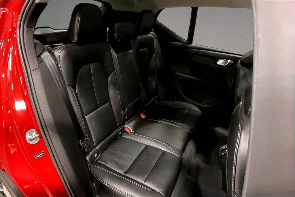 Certified 2023 Volvo XC40 B5 Plus w/ Protection Package Premier AWD/4WD image 25