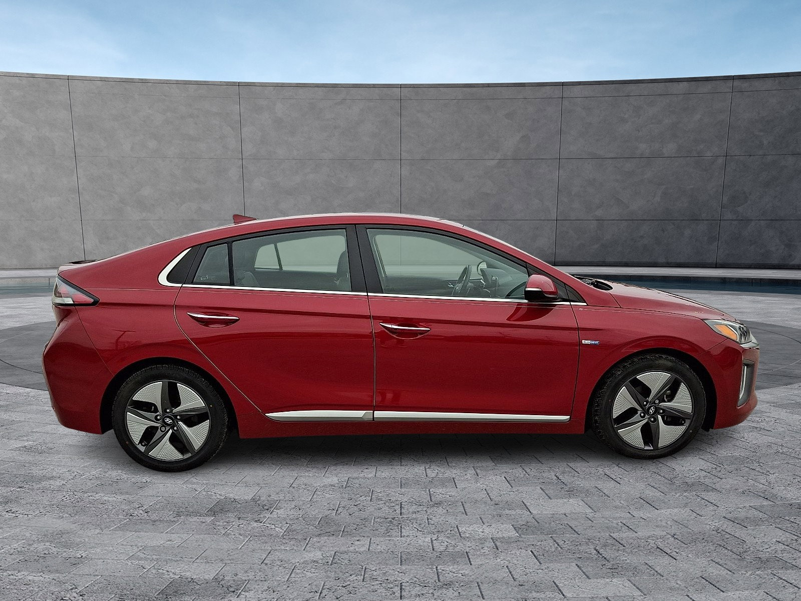 Used 2020 Hyundai Ioniq Limited image 12