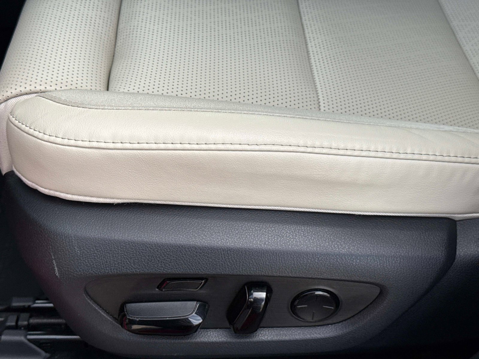 Used 2023 Lexus RX 350 w/ Cold Area Package image 23