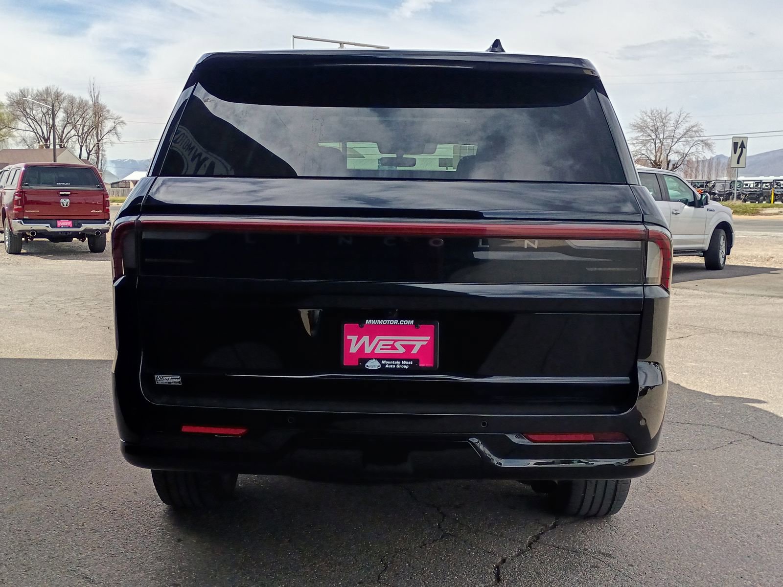 Used 2025 Lincoln Navigator Reserve image 8