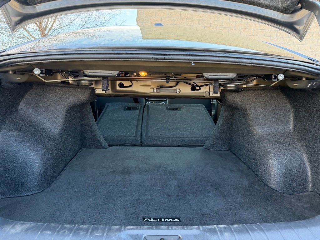 Used 2024 Nissan Altima 2.5 SV image 11