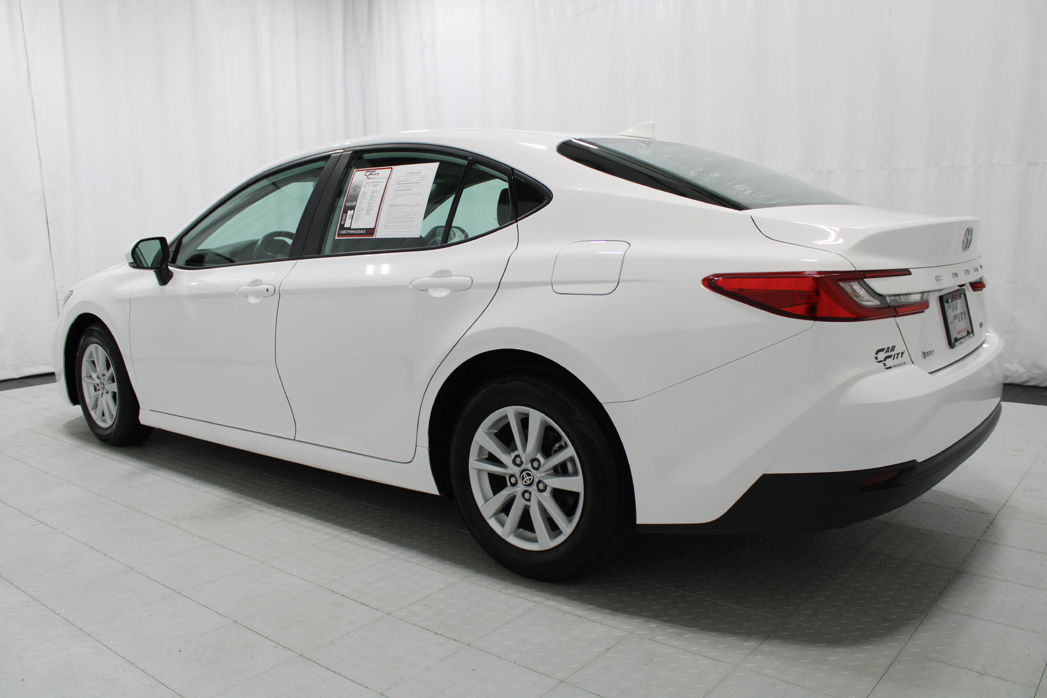 Used 2025 Toyota Camry LE FWD image 8