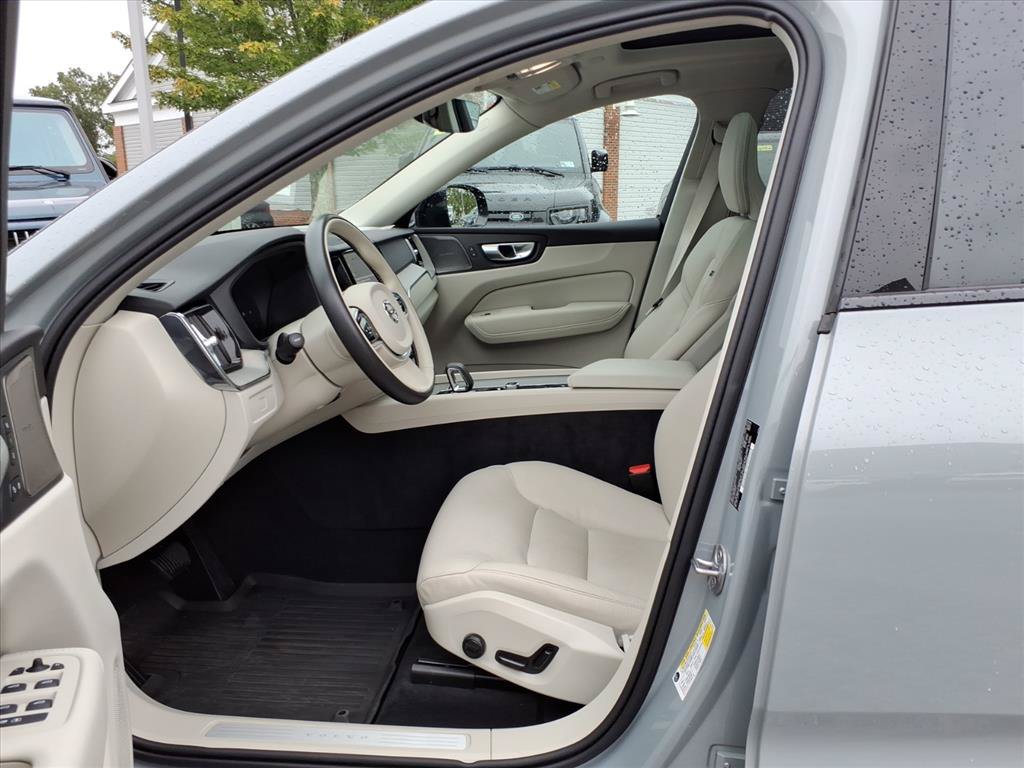 Certified 2024 Volvo XC60 B5 Plus w/ Climate Package AWD/4WD image 11