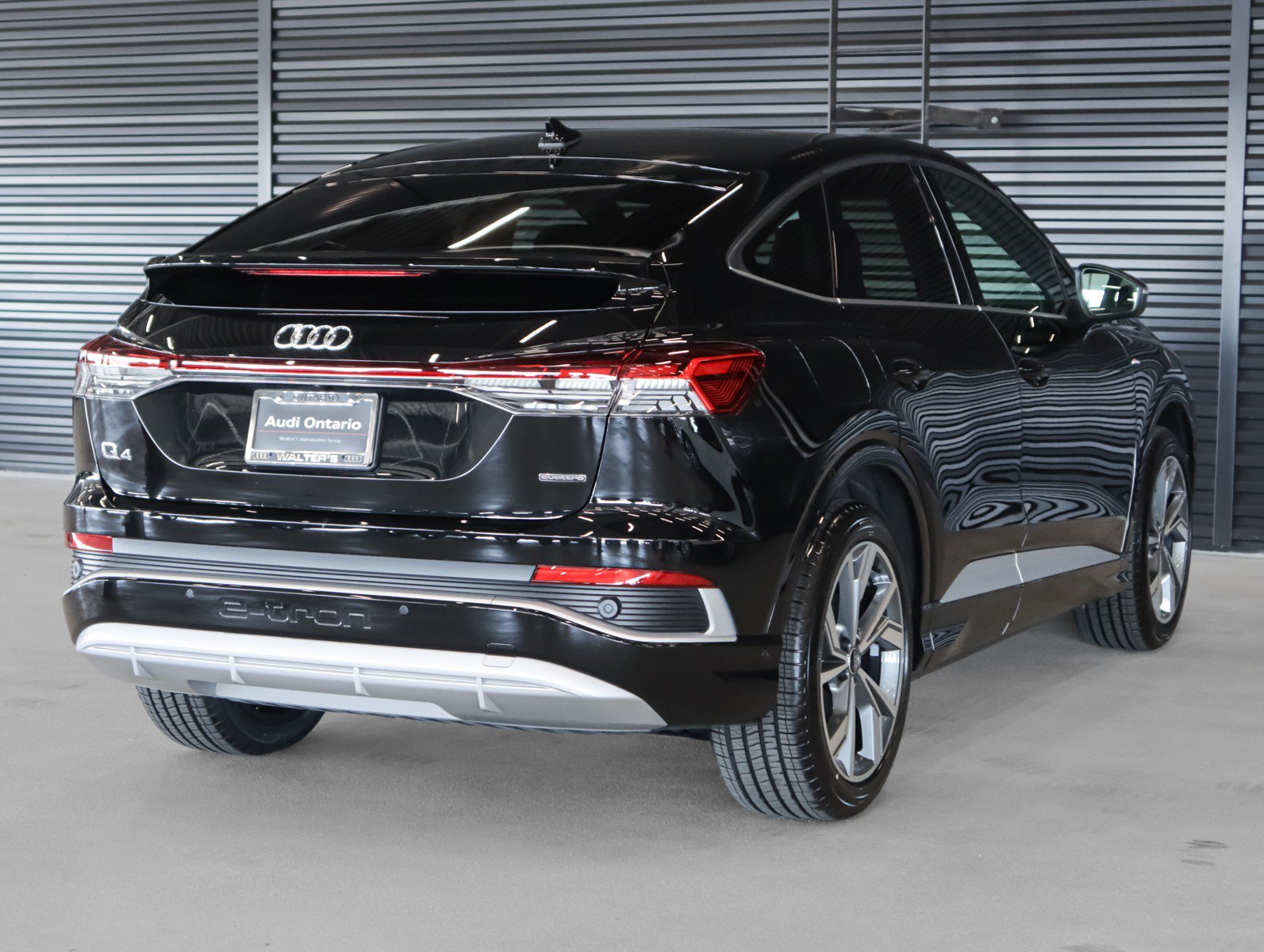 Used 2024 Audi Q4 e-tron Prestige AWD/4WD image 17