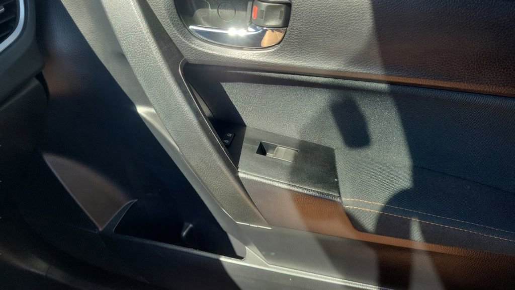 Used 2016 Toyota Corolla LE image 23