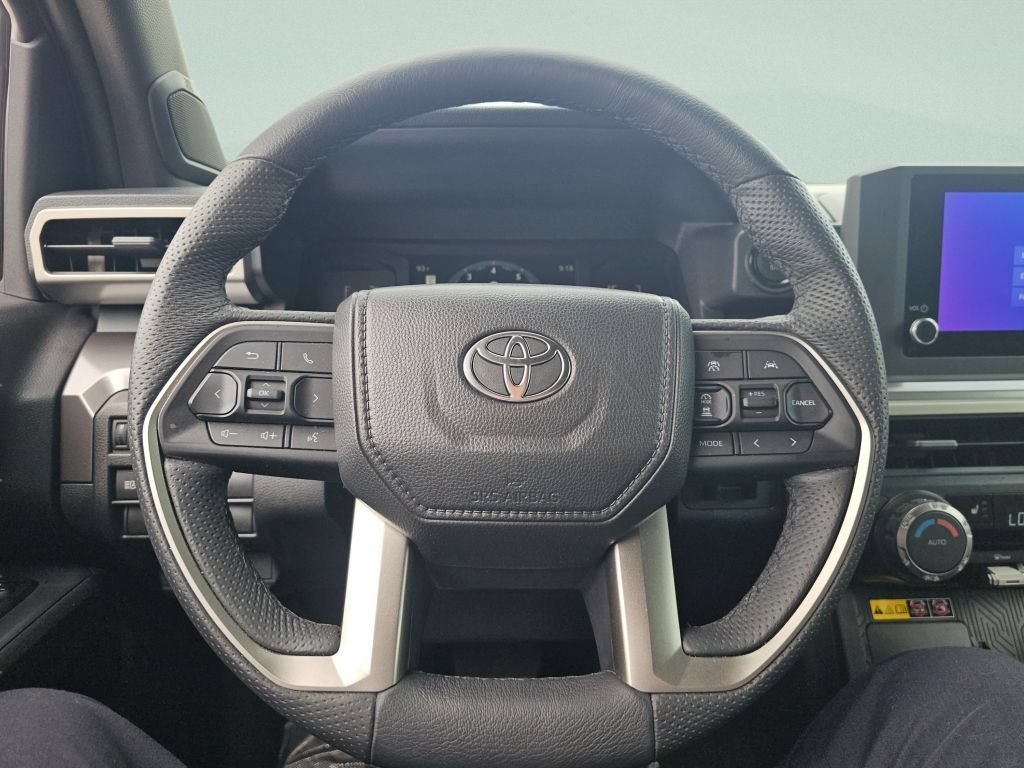 Used 2025 Toyota Tacoma SR5 AWD/4WD image 34
