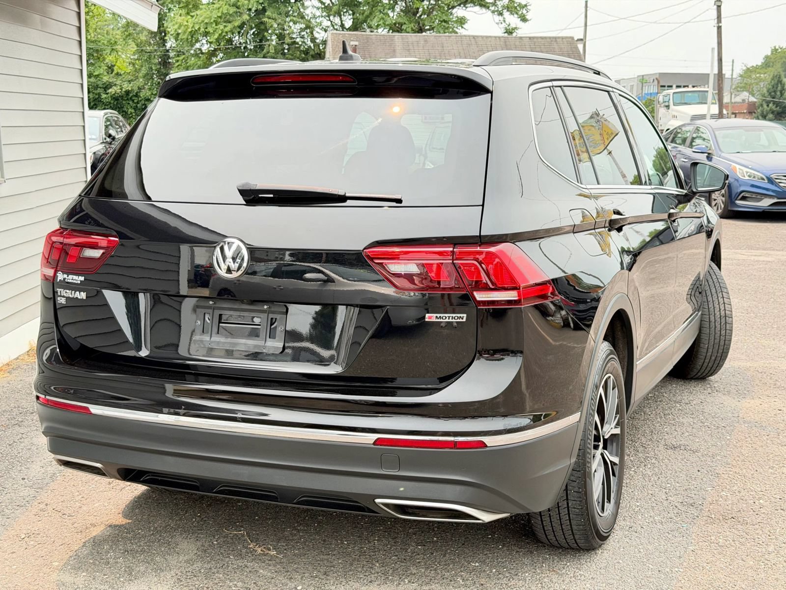 Used 2021 Volkswagen Tiguan SE w/ Panoramic Sunroof Package AWD/4WD image 10