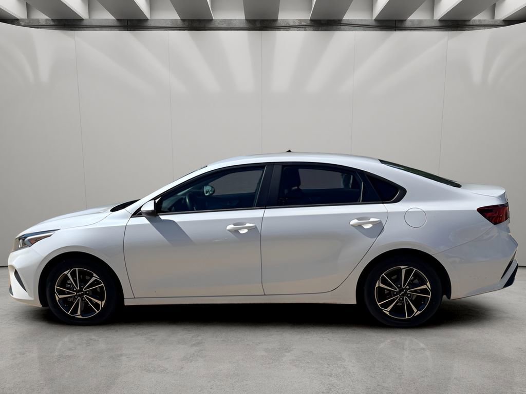 Used 2023 Kia Forte LXS w/ LXS Technology Package FWD image 2