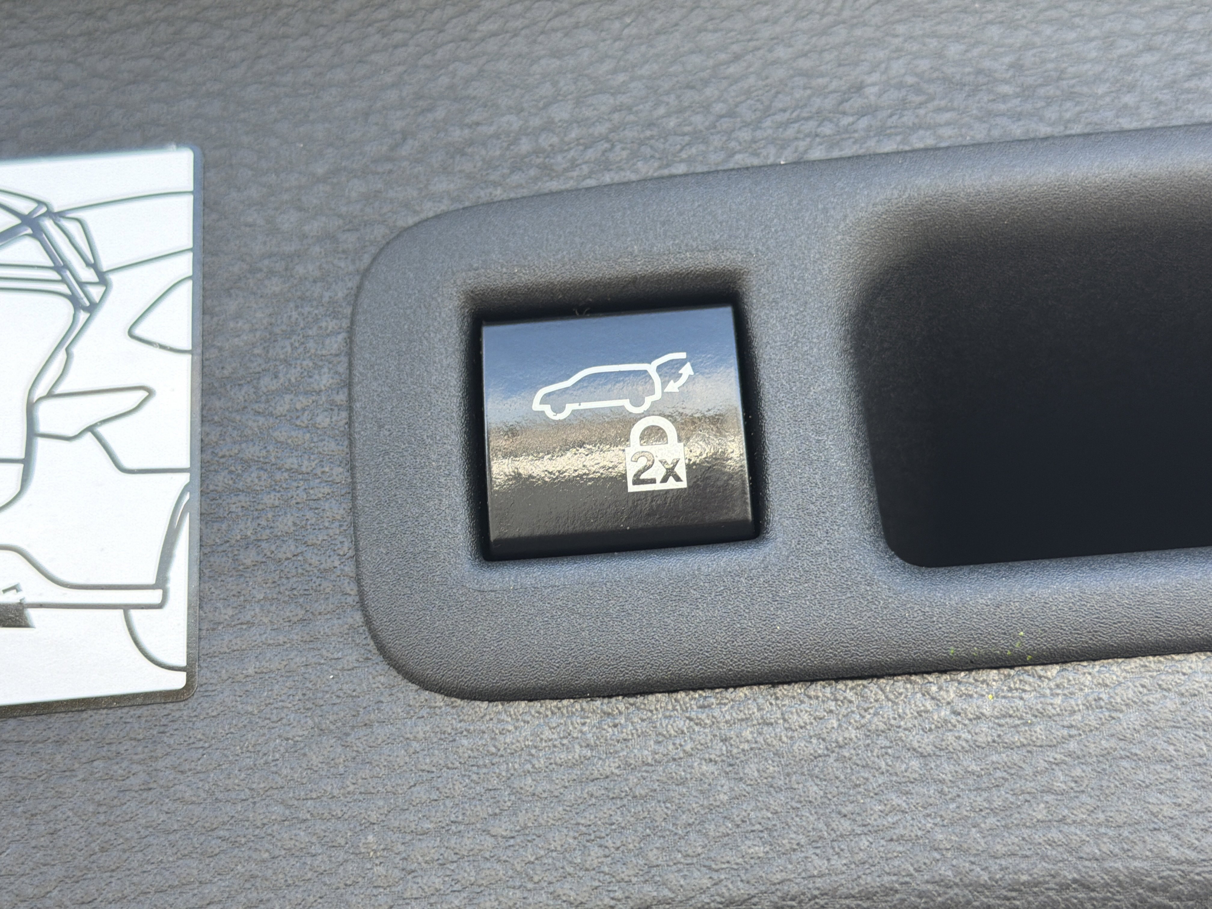 Used 2022 Toyota Sienna XLE image 17