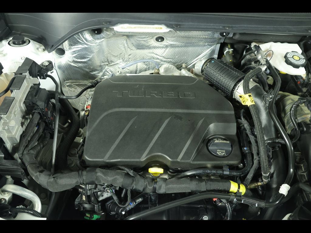 Used 2025 Chevrolet Trax RS w/ Driver Confidence Package FWD image 18