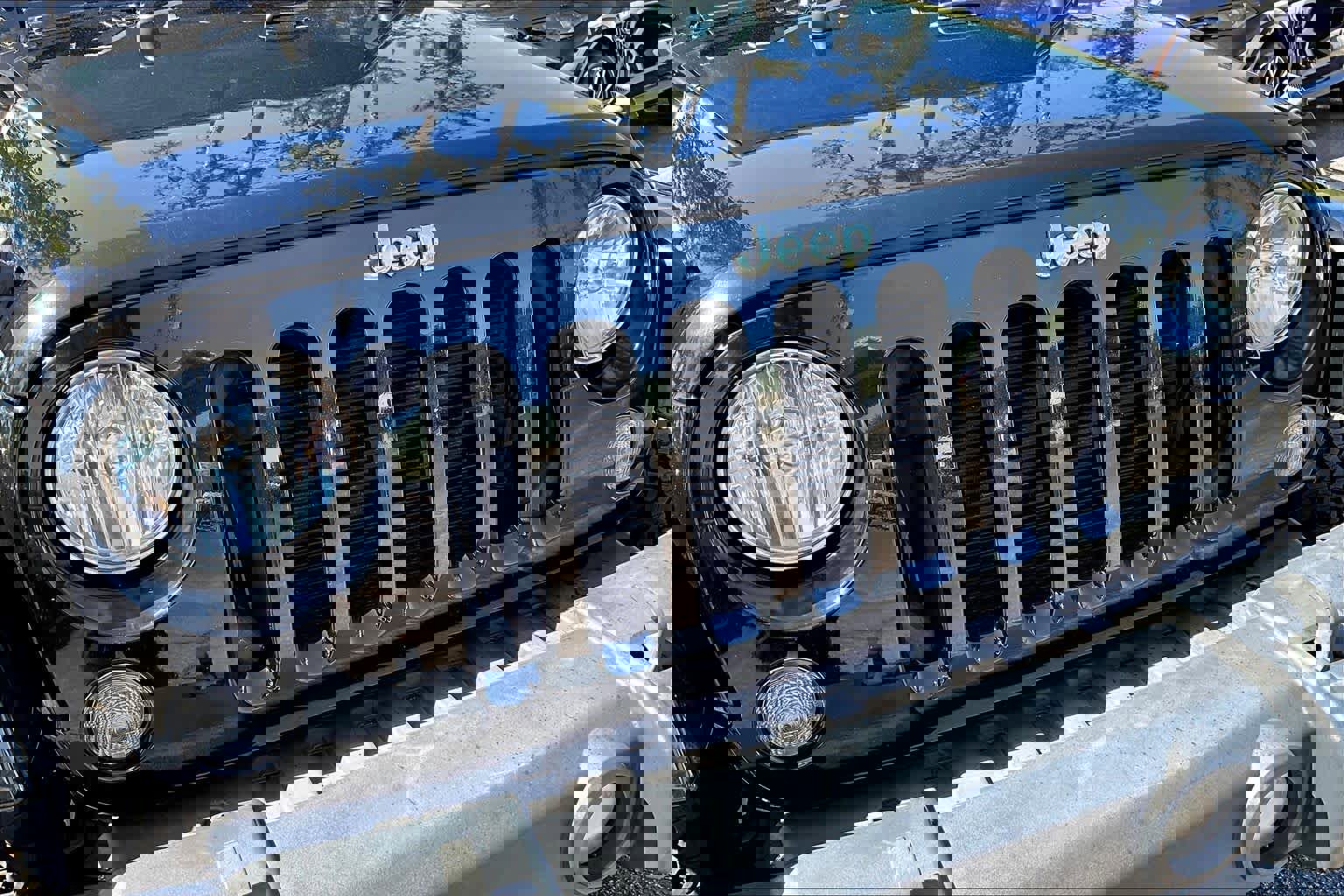 Used 2015 Jeep Wrangler Unlimited Sahara w/ Dual Top Group image 29