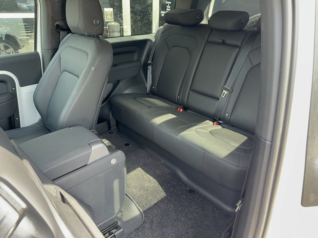 Used 2023 Land Rover Defender 90 S image 6