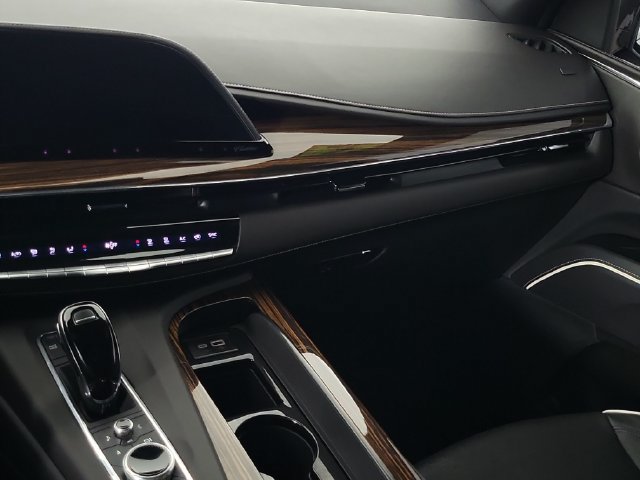 Used 2024 Cadillac Escalade Premium Luxury AWD/4WD image 13