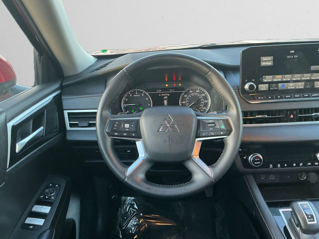 Used 2024 Mitsubishi Outlander SE Black Edition image 12