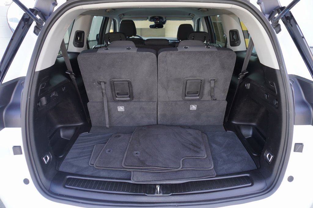 Used 2023 Jeep Grand Cherokee L Laredo image 9