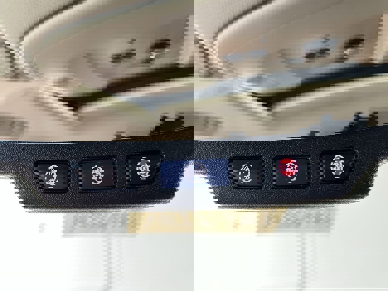 Used 2015 Chevrolet Tahoe LTZ AWD/4WD image 31